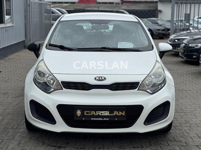 Second-hand Kia Rio DREAM-TEAM Edition 86 CP (63 kW) 2013 Alb Berlinǎ