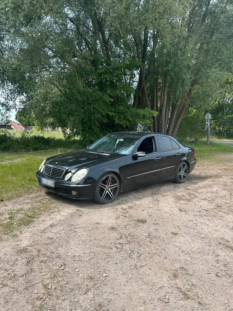 Gebraucht Mercedes E320 204 PS (150 kW) 2004 Schwarz Limousine