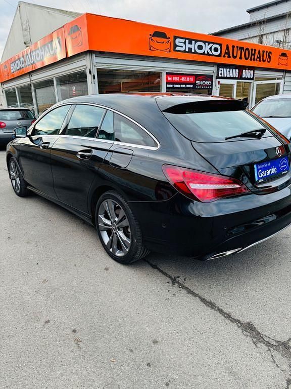 Gebraucht Mercedes CLA180 122 PS (89 kW) 2017 Schwarz Limousine
