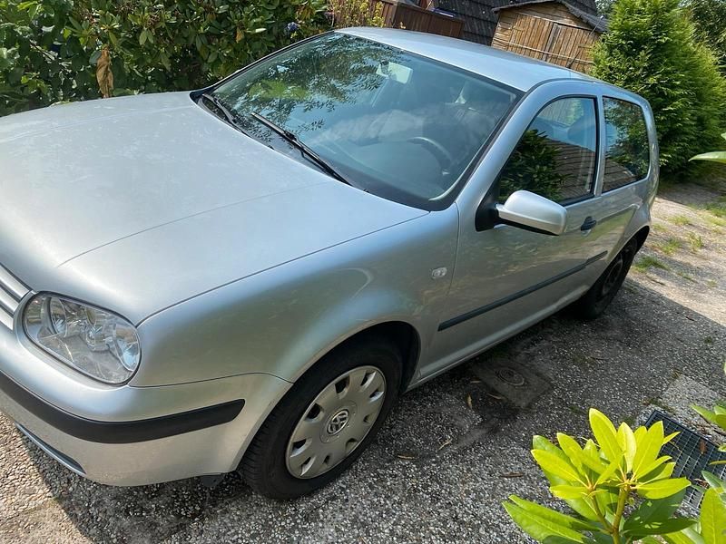 Silber Gebraucht 2001 VW Golf IV Limousine | 260 € (Superpreis) - Bild 1/4