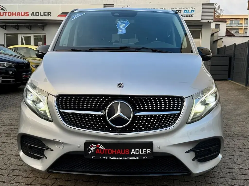 Gebraucht Mercedes V300 AMG 237 PS (174 kW) 2022 Silber Van / Kleinbus