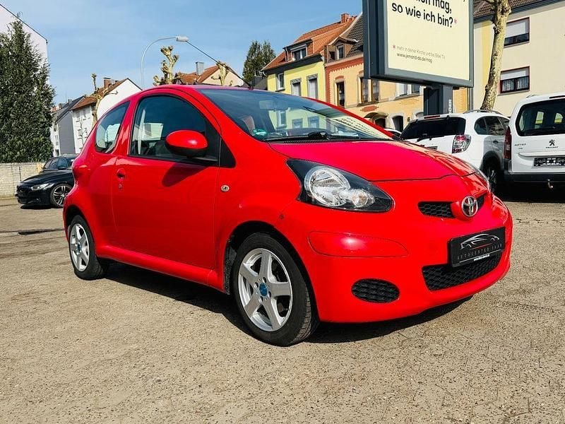Gebraucht Toyota Aygo Cool 68 PS (50 kW) 2009 Rot Kleinwagen