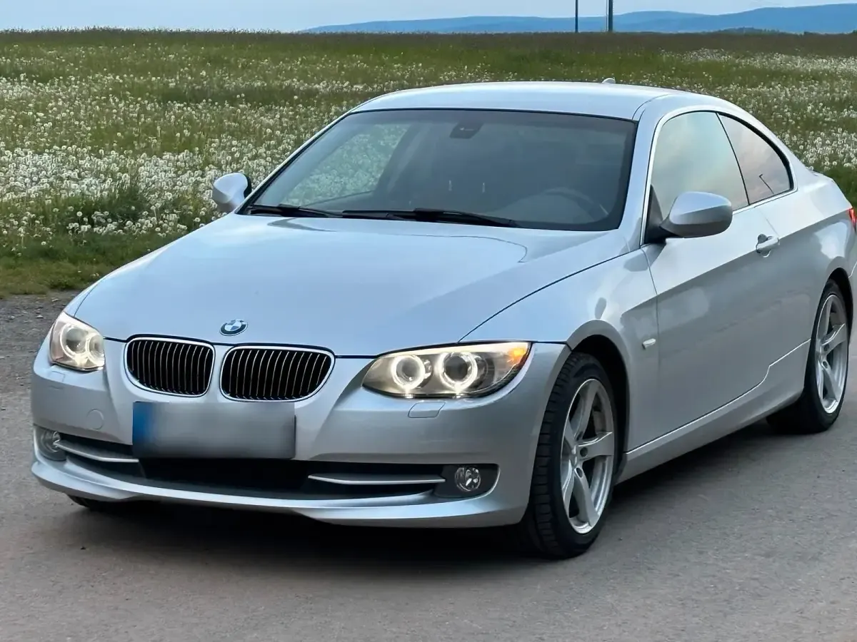 Gebraucht BMW 325 218 PS (160 kW) 2011 Silber Coupé