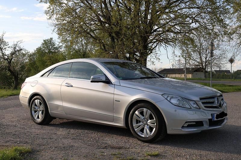 Second-hand Mercedes E250 204 CP (150 kW) 2010 Argintiu Coupe