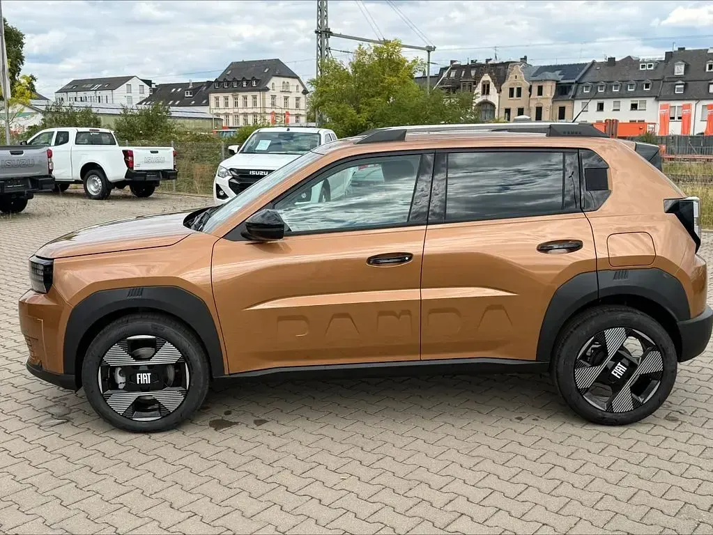 Neu Fiat Grande Panda La Prima 101 PS (74 kW) 2026 Braun Kleinwagen