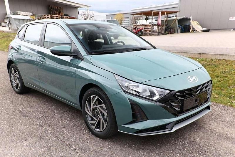 Mangrove green mineraleffekt Neu 2025 Hyundai i20 Select Kleinwagen | 20.566 € (Guter Preis) - Bild 1/4