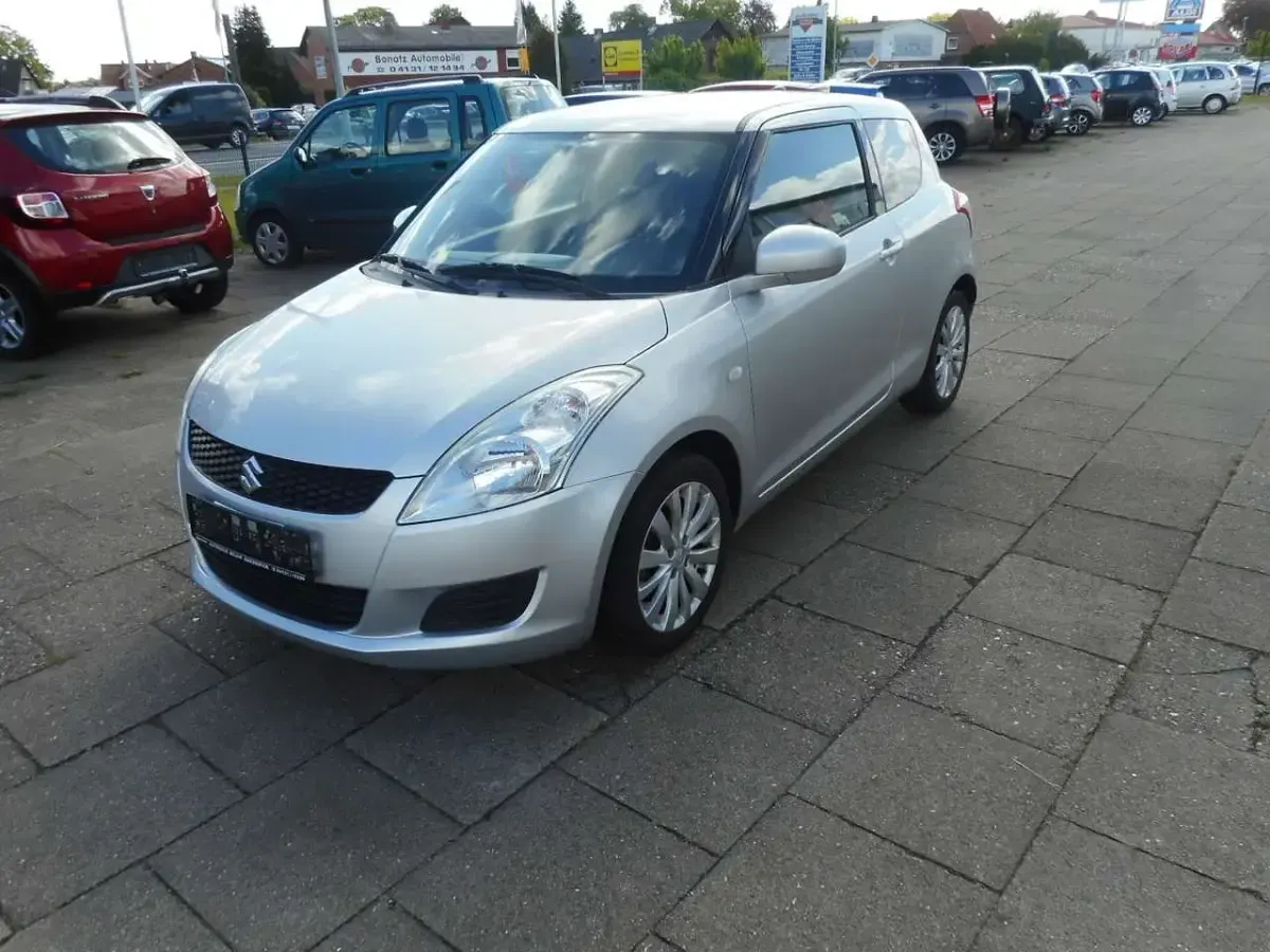 Gebraucht Suzuki Swift Club 94 PS (69 kW) 2013 Silber Kleinwagen