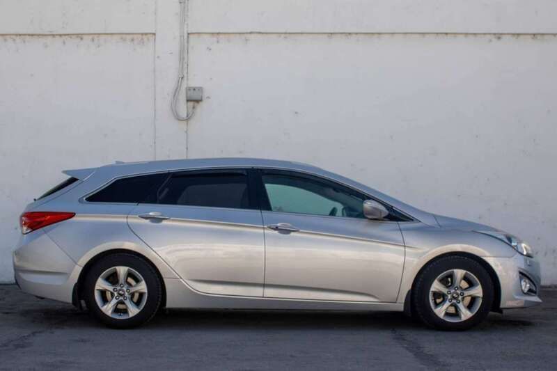 Silber Gebraucht 2014 Hyundai i40 Premium Kombi | 9.950 € (Fairer Preis) - Bild 1/4