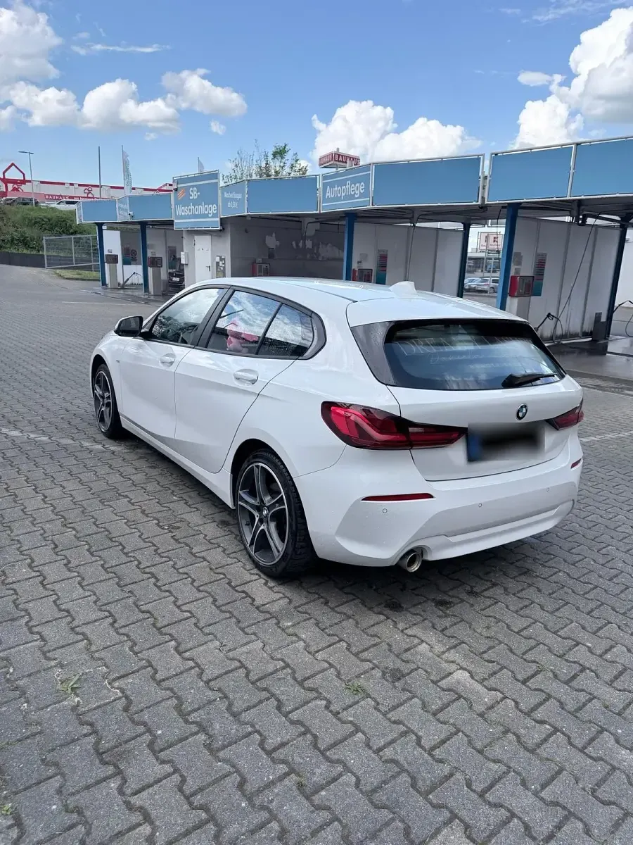 Gebraucht BMW 116 Advantage 109 PS (80 kW) 2021 Weiß Kleinwagen