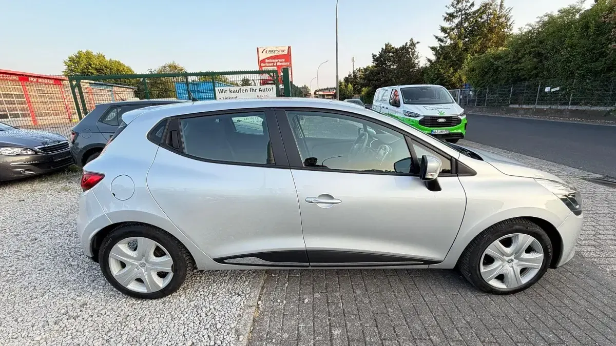 Gebraucht Renault Clio IV Dynamique 73 PS (53 kW) 2014 Silber Kleinwagen