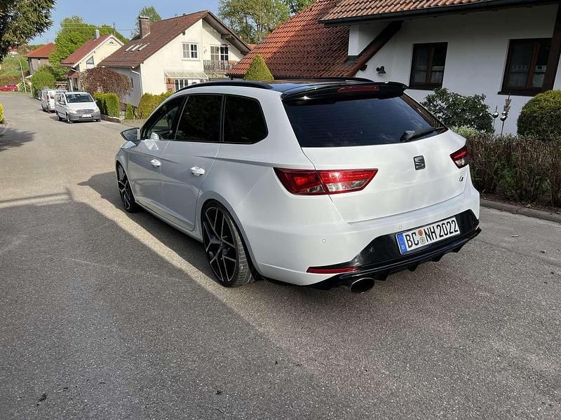 Weiß Gebraucht 2016 Seat Leon FR Kombi | 15.000 € (Etwas zu teuer) - Bild 1/4