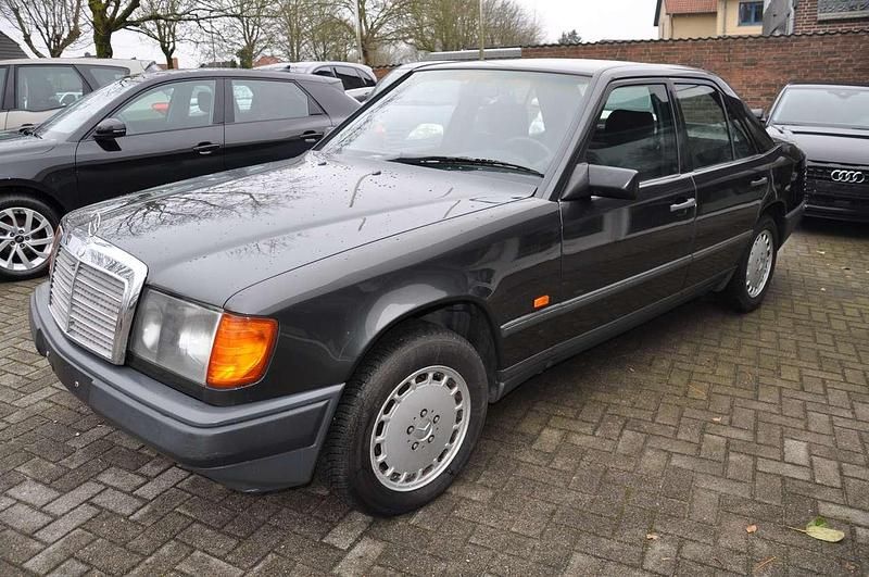 Second-hand Mercedes E250 90 CP (66 kW) 1989 Gri Berlinǎ