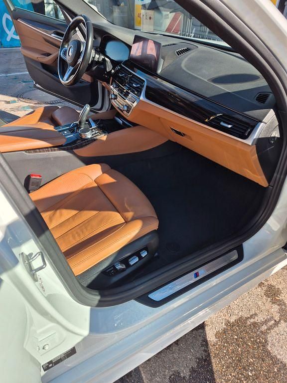 Weiß Gebraucht 2018 BMW 530 M Sport Kombi | 22.999 € (Fairer Preis) - Bild 1/4