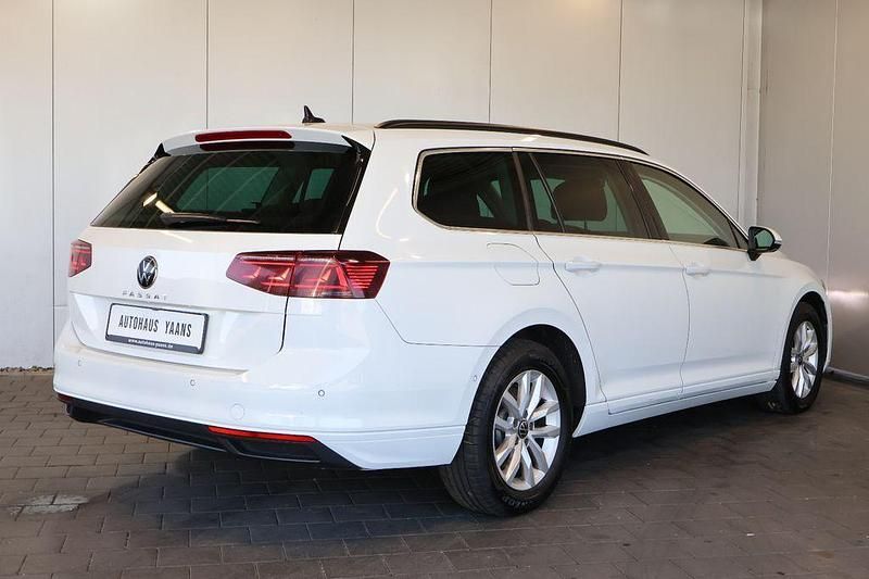 Second-hand VW Passat 150 CP (110 kW) 2022 Alb Break