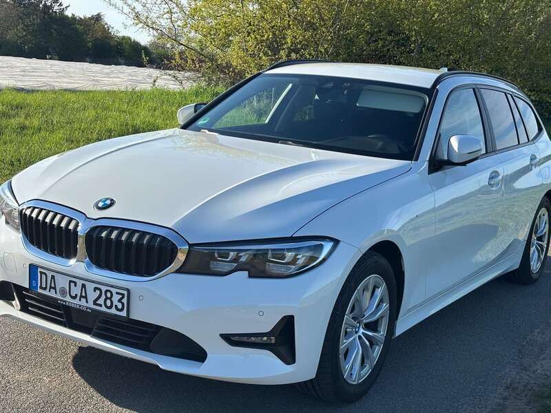 Weiß Gebraucht 2021 BMW 318 Advantage Kombi | 20.500 € (Fairer Preis) - Bild 1/4
