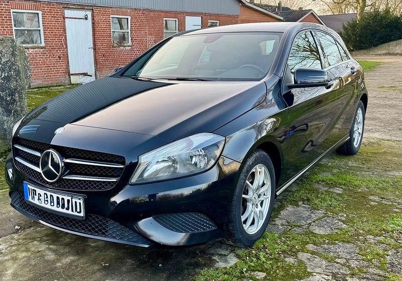 Schwarz Gebraucht 2012 Mercedes A180 Style Limousine | 6.999 € (Fairer Preis) - Bild 1/4