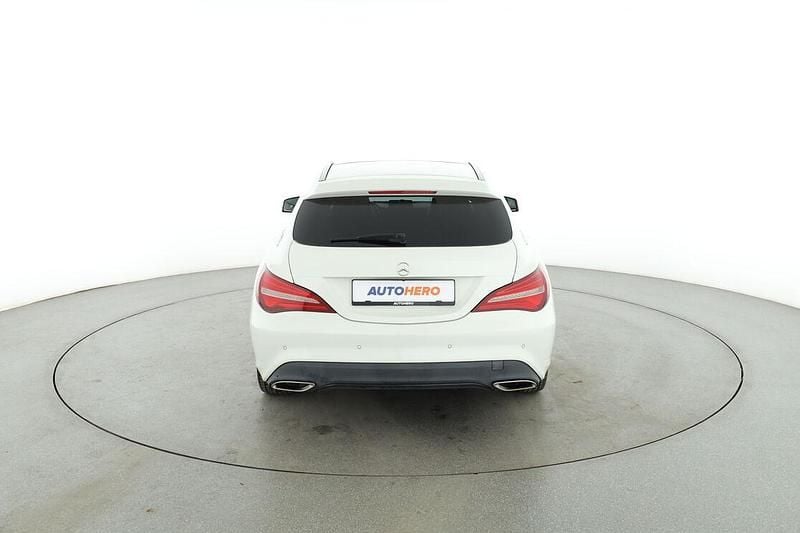 Gebraucht Mercedes CLA200 Shooting Brake Urban 156 PS (114 kW) 2016 Weiß Kombi