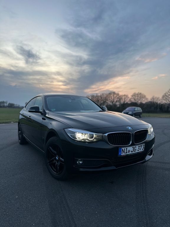 Schwarz Gebraucht 2018 BMW 318 Gran Turismo Limousine | 15.499 € (Superpreis) - Bild 1/4