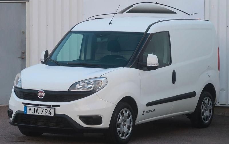 Weiß Gebraucht 2017 Fiat Doblò Van / Kleinbus | 5.490 € (Superpreis) - Bild 1/4