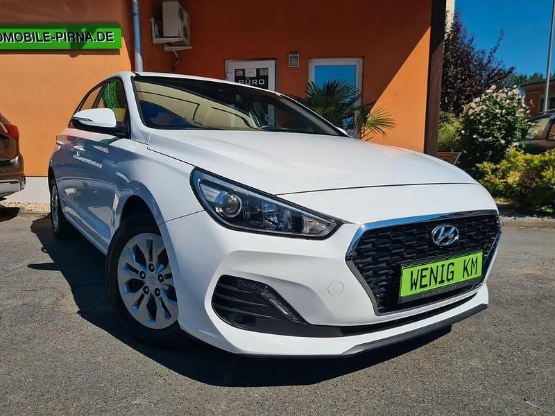 Weiß Gebraucht 2018 Hyundai i30 Select Limousine | 12.950 € (Guter Preis) - Bild 1/4