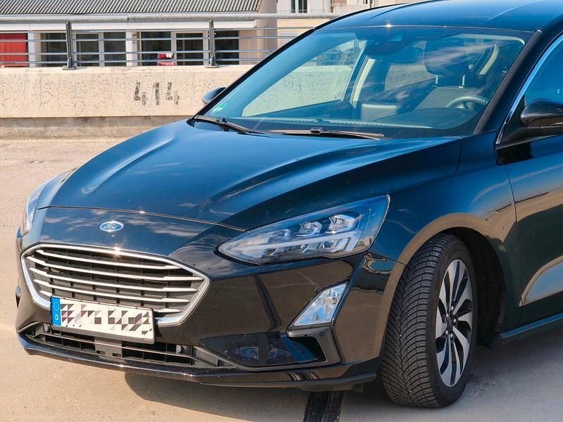 Używany Ford Focus Cool & Connect 120 KM (88 kW) 2019 Czarny Sedan/Limuzyna
