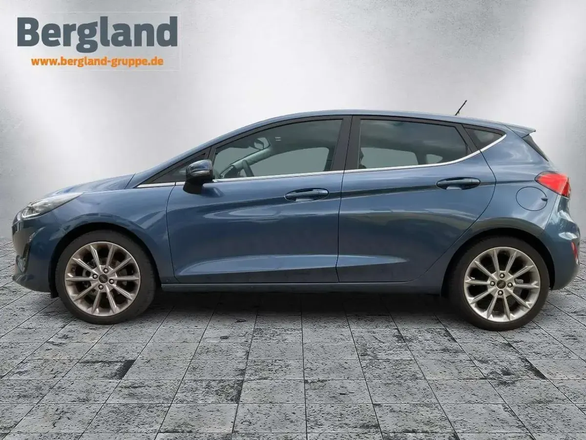 Gebraucht Ford Fiesta Titanium 125 PS (91 kW) 2023 Lackierung metallic "chrome bl Limousine