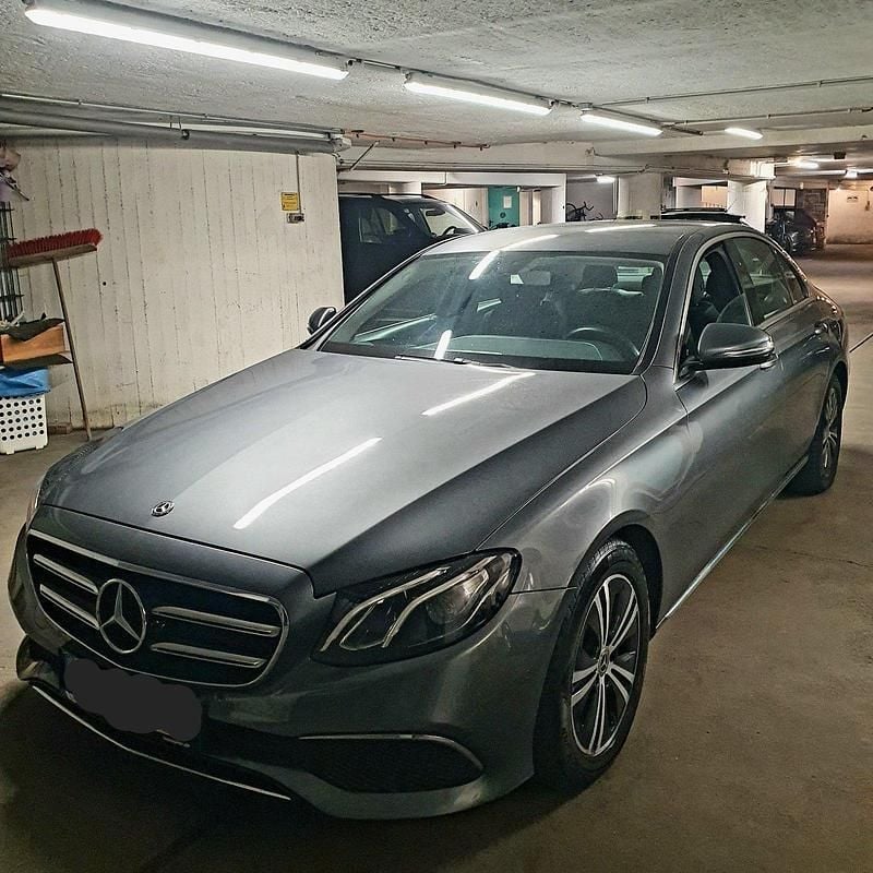 Grau Gebraucht 2019 Mercedes E220 Avantgarde Limousine | 16.500 € (Superpreis) - Bild 1/4