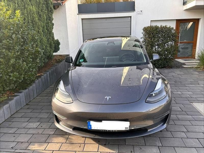 Grau Gebraucht 2021 Tesla Model 3 Limousine | 22.999 € (Guter Preis) - Bild 1/4
