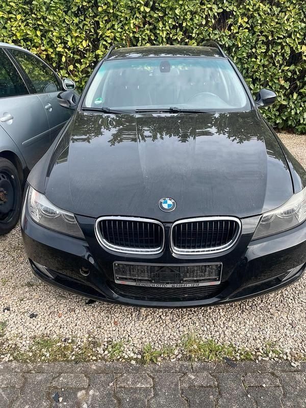 Gebraucht BMW 318 143 PS (105 kW) 2009 Schwarz Kombi