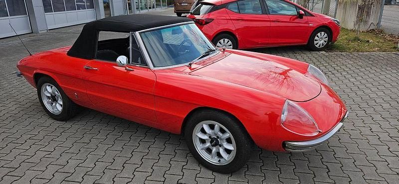 Gebraucht Alfa Romeo Spider 109 PS (80 kW) 1967 Rot Cabrio