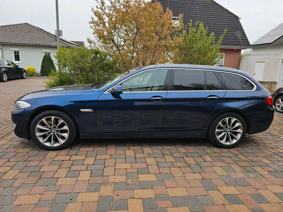 Gebraucht BMW 528 Sport Line 258 PS (189 kW) 2011 Blau Kombi