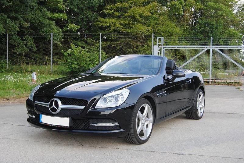 Schwarz Gebraucht 2011 Mercedes SLK200 Cabrio | 15.500 € (Etwas zu teuer) - Bild 1/4