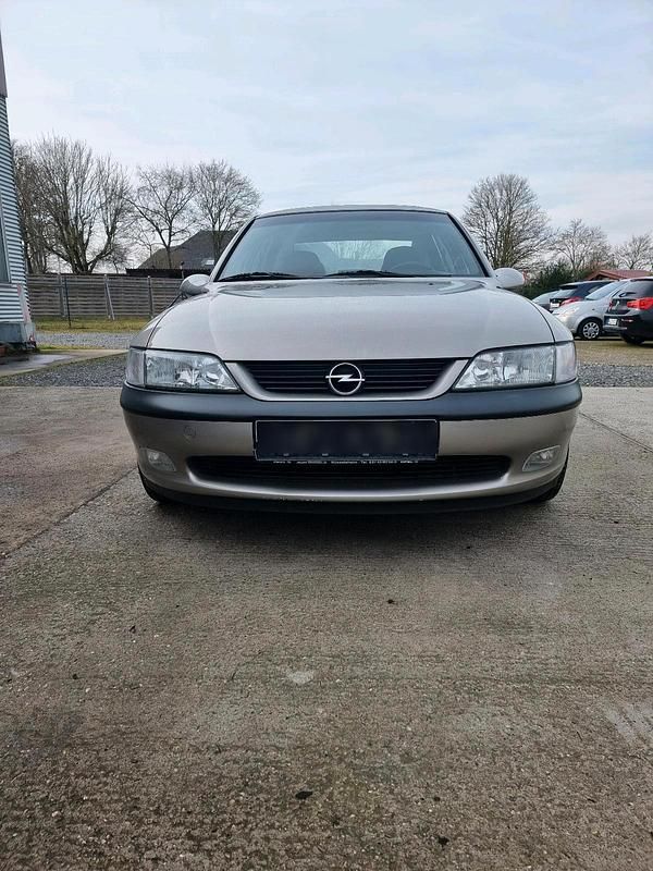 Gebraucht Opel Vectra 115 PS (84 kW) 1997 Limousine
