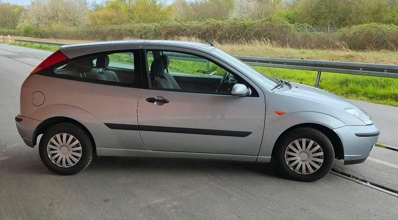 Gebraucht Ford Focus 75 PS (55 kW) 2002 Silber Kleinwagen