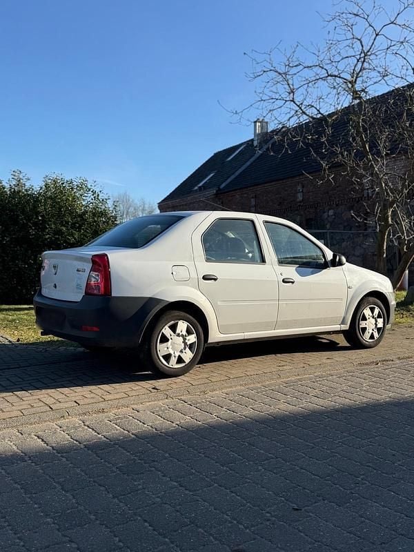 Gebraucht Dacia Logan 75 PS (55 kW) 2009 Weiß Limousine