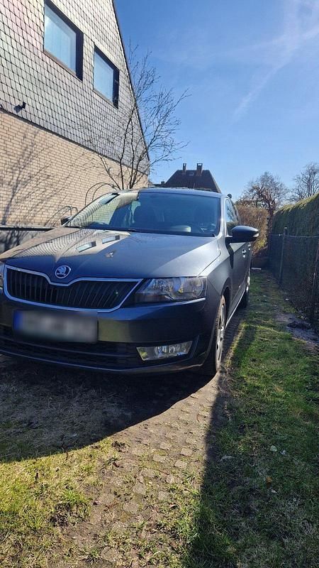 Gebraucht Skoda Rapid 90 PS (66 kW) 2016 Grau Kleinwagen