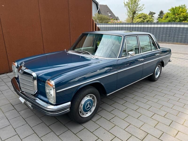 Blau Gebraucht 1970 Mercedes 250/8 Classic Limousine | 26.900 € - Bild 1/4