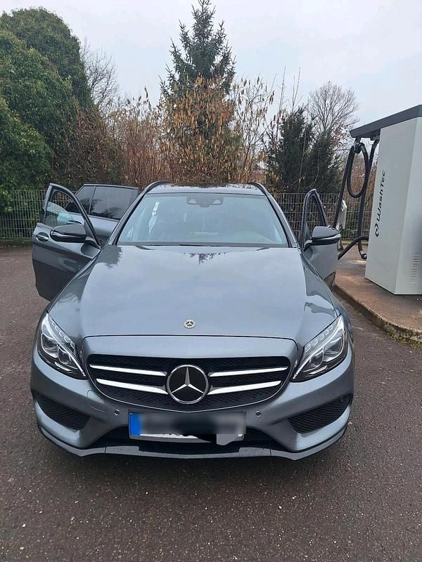 Grau Gebraucht 2018 Mercedes C220 Kombi | 22.500 € - Bild 1/4