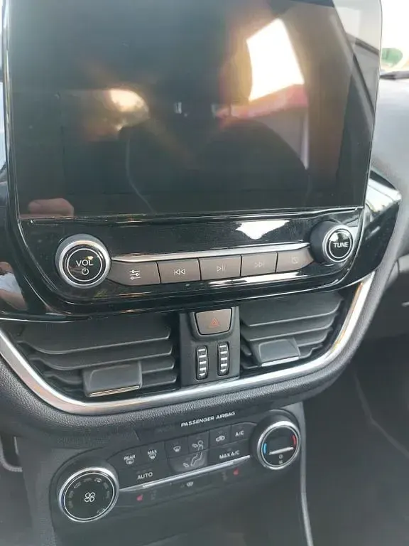 Gebraucht Ford Fiesta Active 101 PS (74 kW) 2018 Weiß Kleinwagen