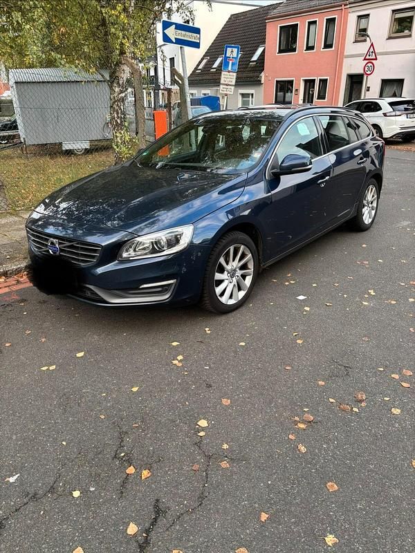 Blau Gebraucht 2015 Volvo V60 Kombi | 10.500 € - Bild 1/4