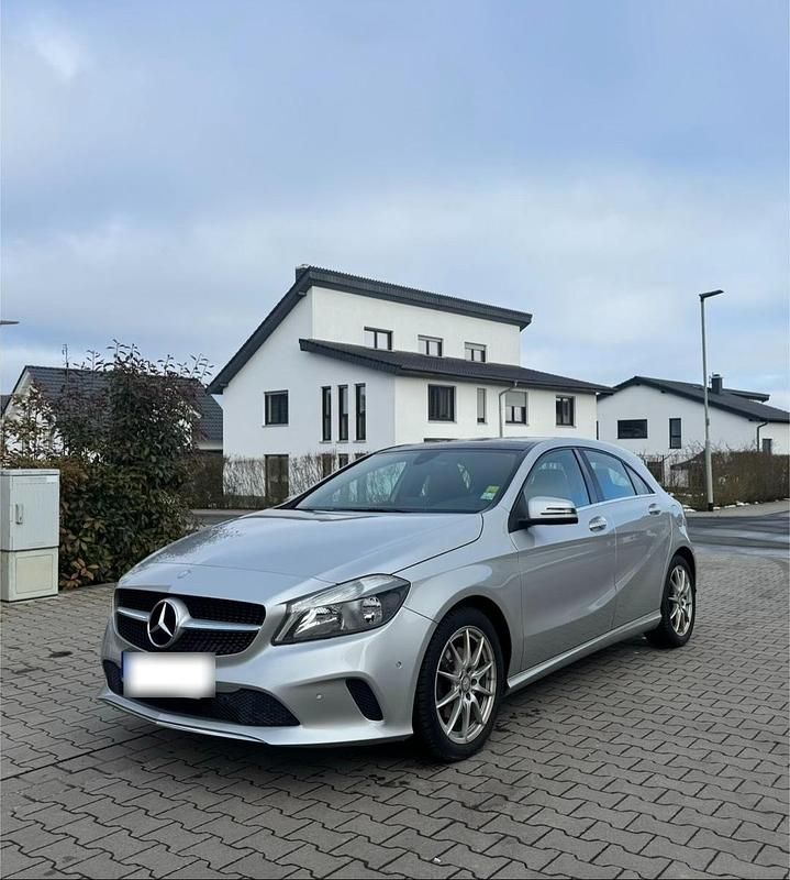 Second-hand Mercedes A200 156 CP (114 kW) 2017 Argintiu Hatchback