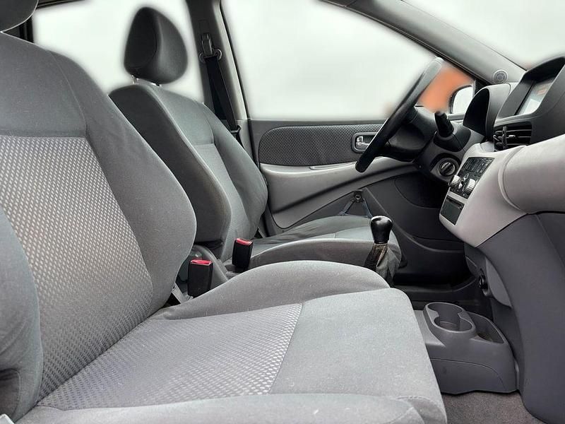 Gebraucht Nissan Almera Tino Acenta+ 116 PS (85 kW) 2006 Schwarz Van / Kleinbus