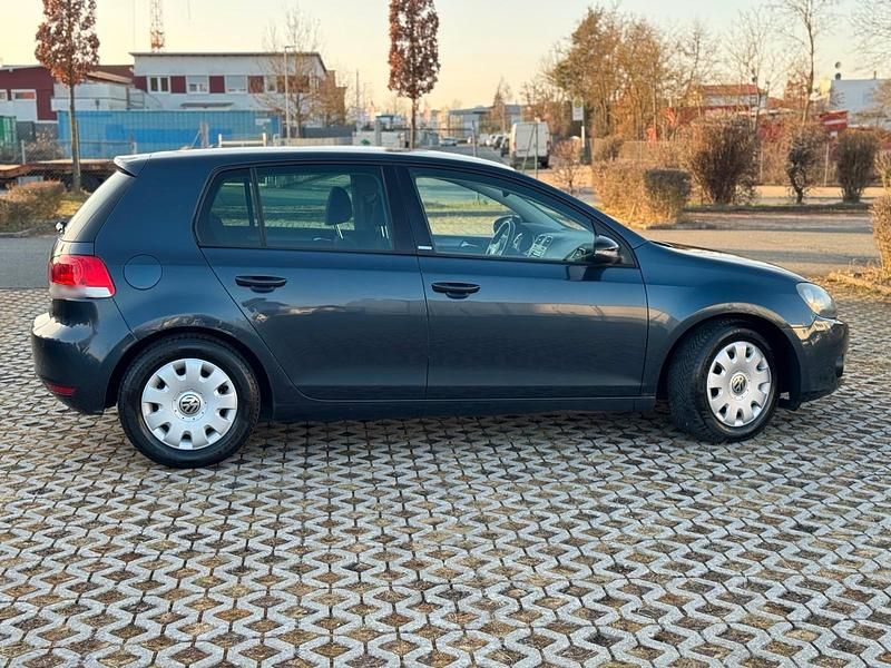 Gebraucht VW Golf VI Style 105 PS (77 kW) 2011 Blau Kleinwagen
