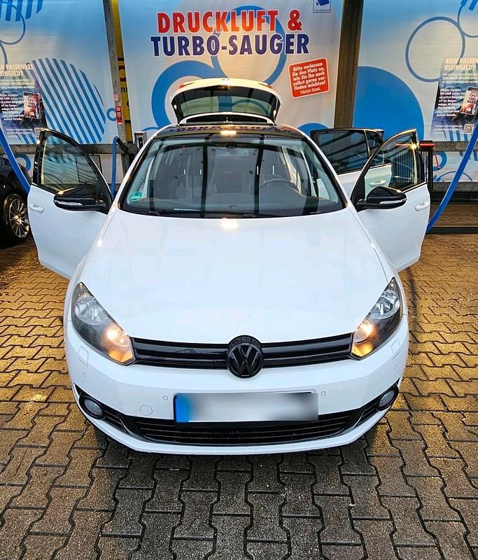 Weiß Gebraucht 2012 VW Golf VI Kleinwagen | 3.900 € (Guter Preis) - Bild 1/4