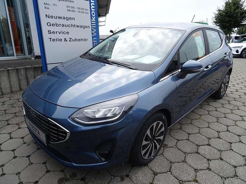 Chromablau metallic Gebraucht 2023 Ford Fiesta Titanium Kleinwagen | 23.900 € (Etwas zu teuer) - Bild 1/4