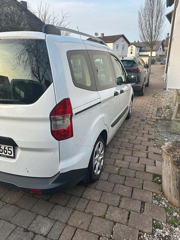 Gebraucht Ford Tourneo Courier 105 PS (77 kW) 2017 Weiß Van / Kleinbus