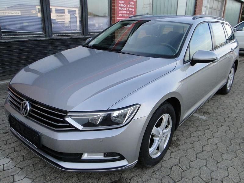 Gebraucht VW Passat Trendline 120 PS (88 kW) 2016 Silber Kombi