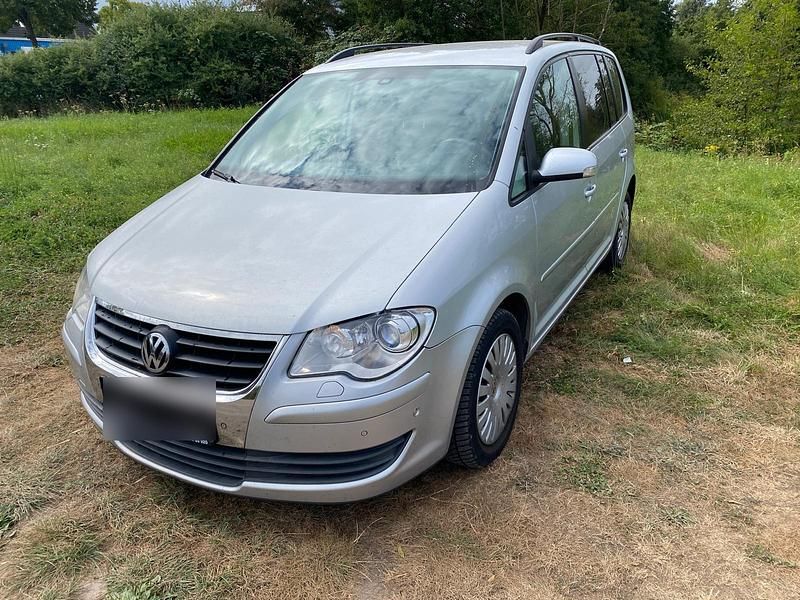Silber Gebraucht 2008 VW Touran United Van / Kleinbus | 2.650 € (Superpreis) - Bild 1/4