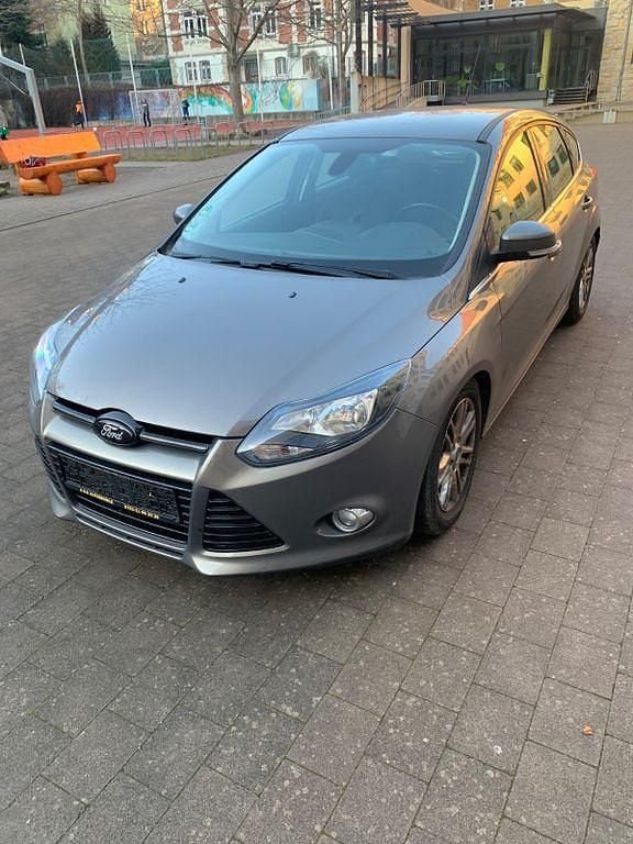 Gebraucht Ford Focus Titanium 101 PS (74 kW) 2012 Grau Limousine