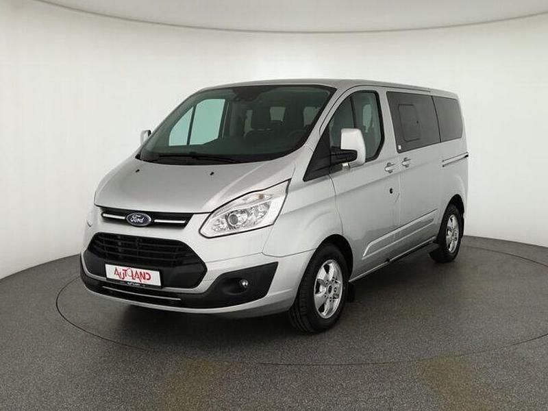 Silber Gebraucht 2017 Ford Tourneo Titanium Van / Kleinbus | 29.990 € (Fairer Preis) - Bild 1/4